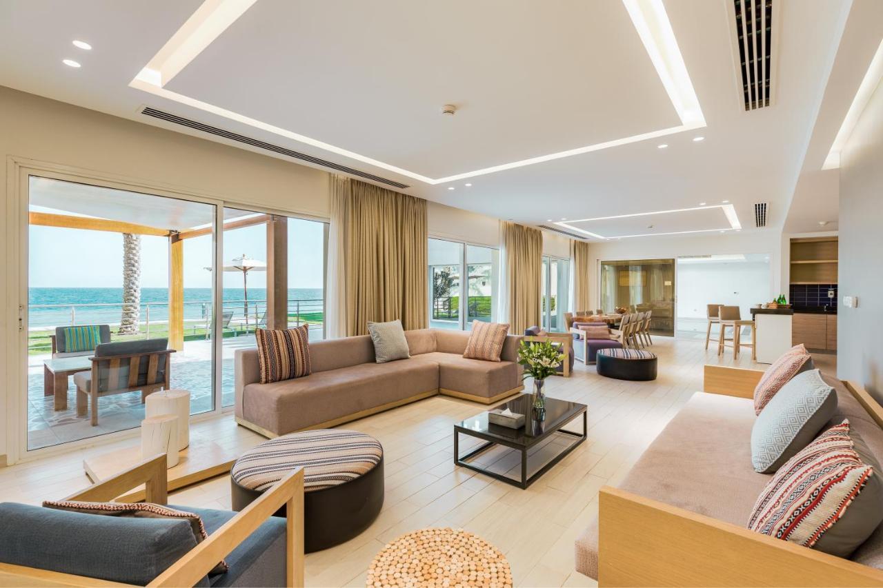 海岸线海滩穆尔瓦度假村 乌姆赛义德 外观 照片 The interior of a villa at the resort