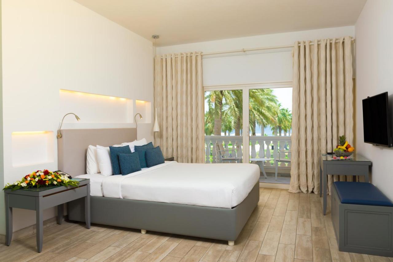 海岸线海滩穆尔瓦度假村 乌姆赛义德 外观 照片 A room at the hotel