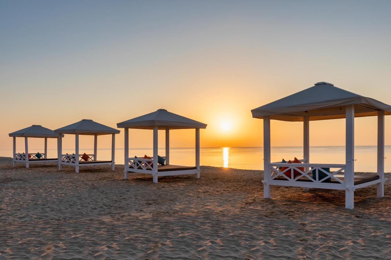 海岸线海滩穆尔瓦度假村 乌姆赛义德 外观 照片 Sunset at the beach