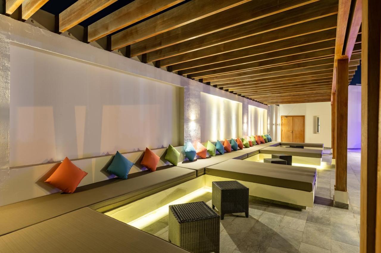 海岸线海滩穆尔瓦度假村 乌姆赛义德 外观 照片 The lounge at Male International Airport