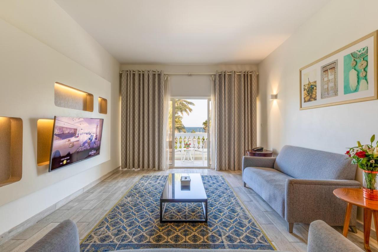 海岸线海滩穆尔瓦度假村 乌姆赛义德 外观 照片 A suite at the hotel