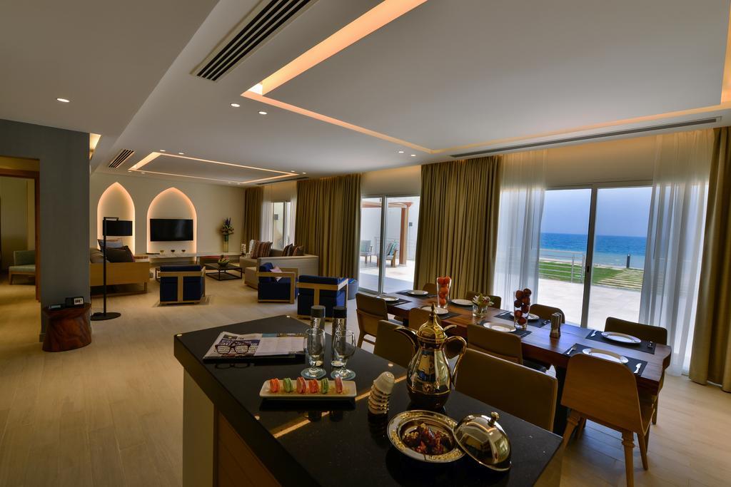 海岸线海滩穆尔瓦度假村 乌姆赛义德 外观 照片 The interior of a suite at the Ritz-Carlton, Sharm El Sheikh