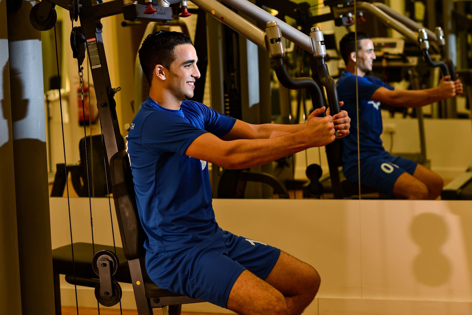 海岸线海滩穆尔瓦度假村 乌姆赛义德 外观 照片 A player working out in the gym